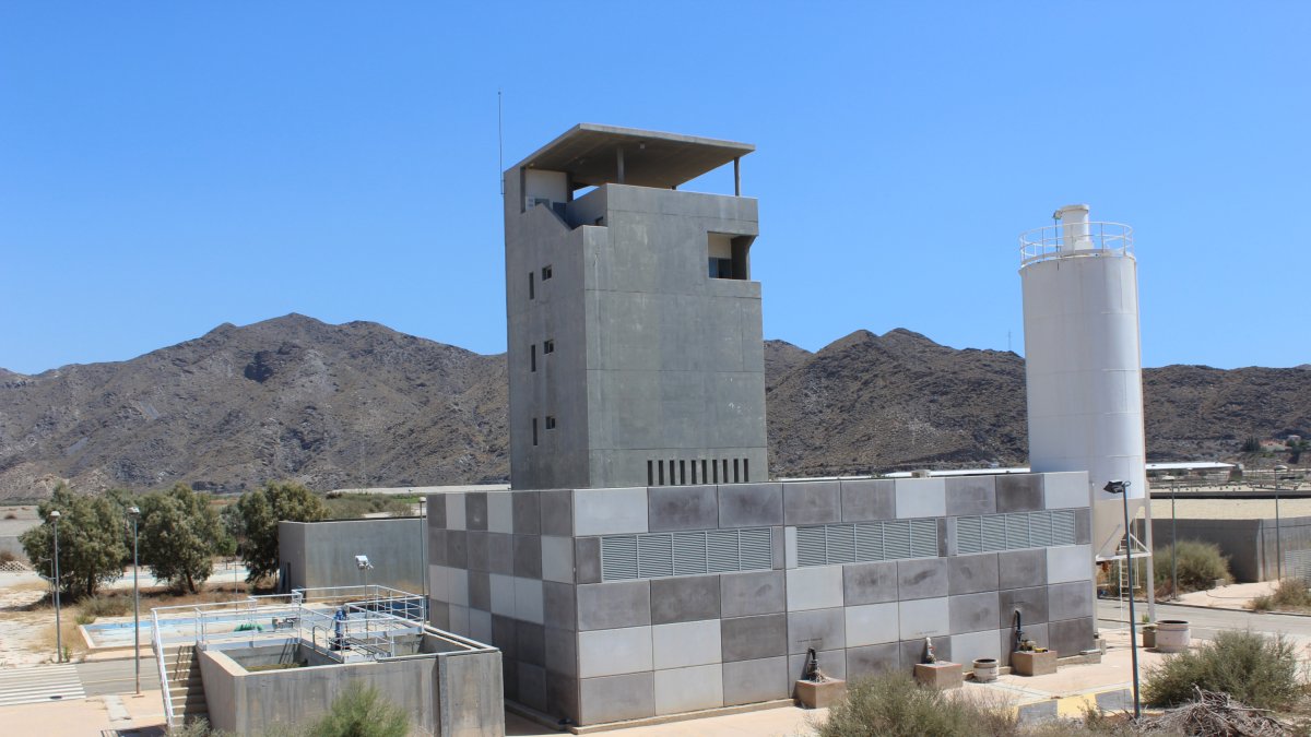 Desaladora de Villaricos, actualmente en desuso.