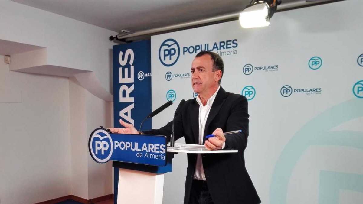 Pablo Venzal ayer en rueda de prensa en Almería.