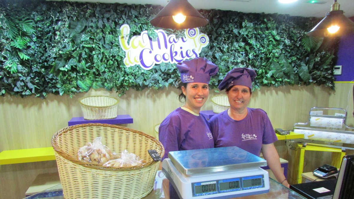 Madre e hija son las encargadas de fabricar los productos de La Mar de Cookies.