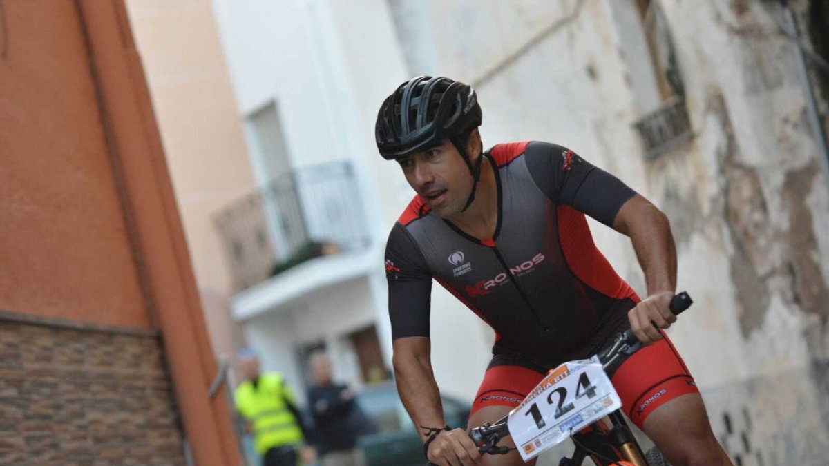 Corriendo por las calles de Macael.