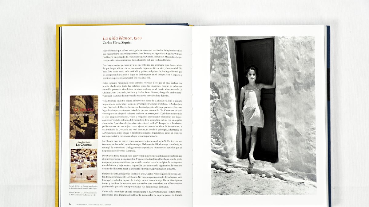 El libro incluye material que contextualiza el trabajo de los fotógrafos. Esta imagen, por ejemplo, muestra el escenario que Jorge Rueda montó en su