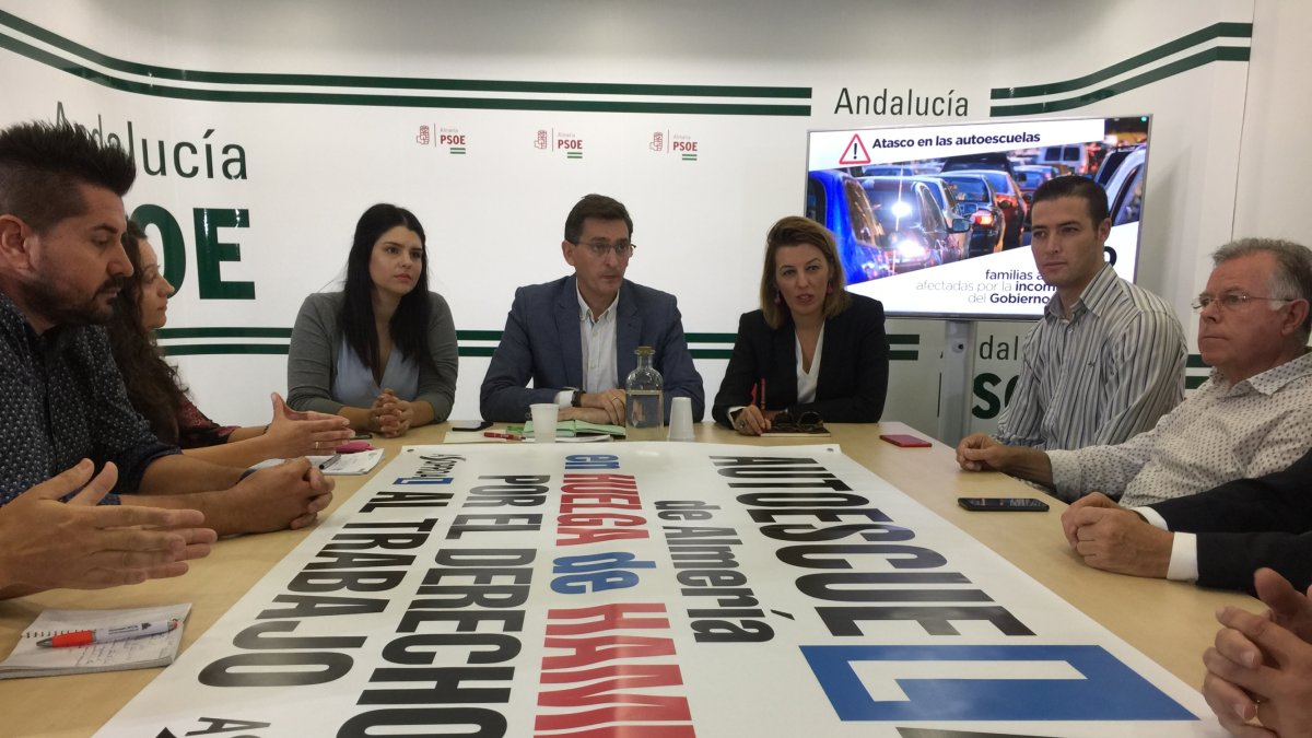 Parlamentarios del PSOE se entrevistan con representantes de Asoproal