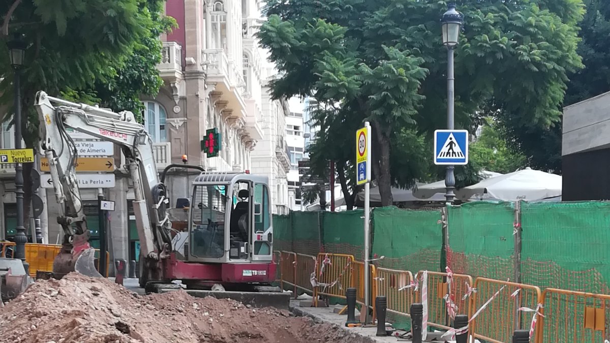 Muralla que quedó al descubierto con las obras y que ahora se ha tapado