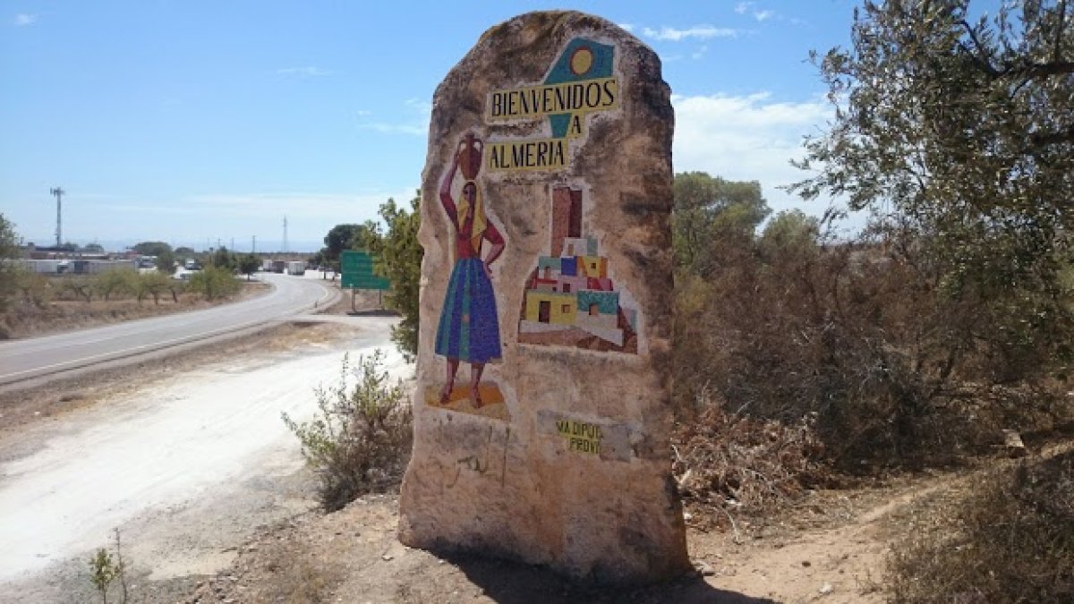 El monolito de La Mojaquera.