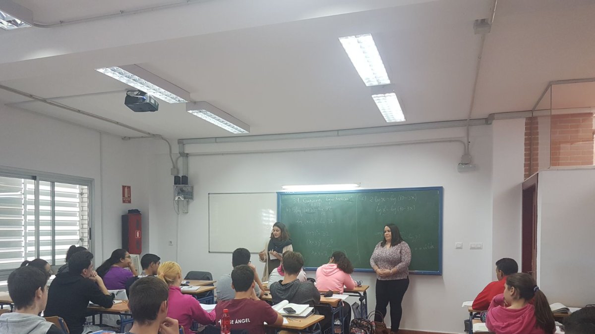 Imagen de las charlas en uno de los centros.