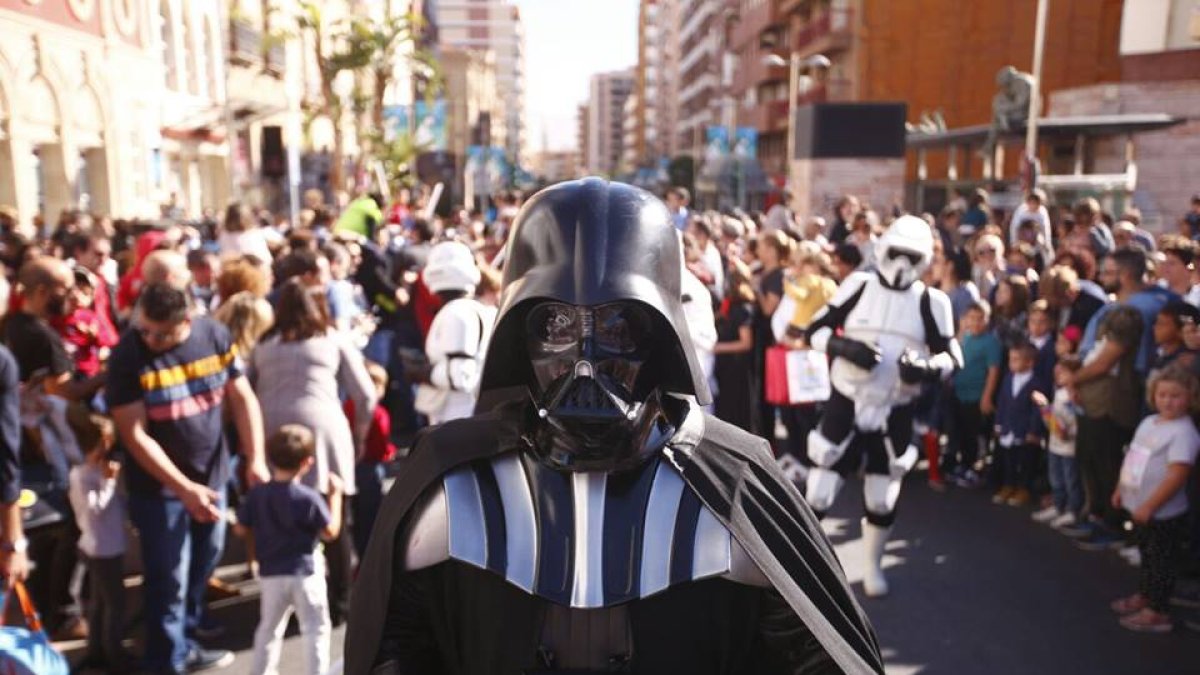 El pasacalles recorrió el centro hasta el Teatro Cervantes; previamente, los personajes visitaron a los niños ingresados en Torrecárdenas.