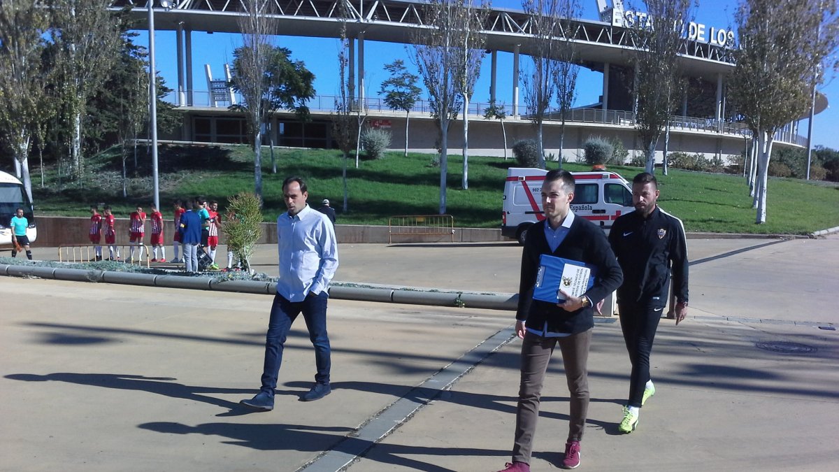 Fran Fernández saliendo al Anexo.