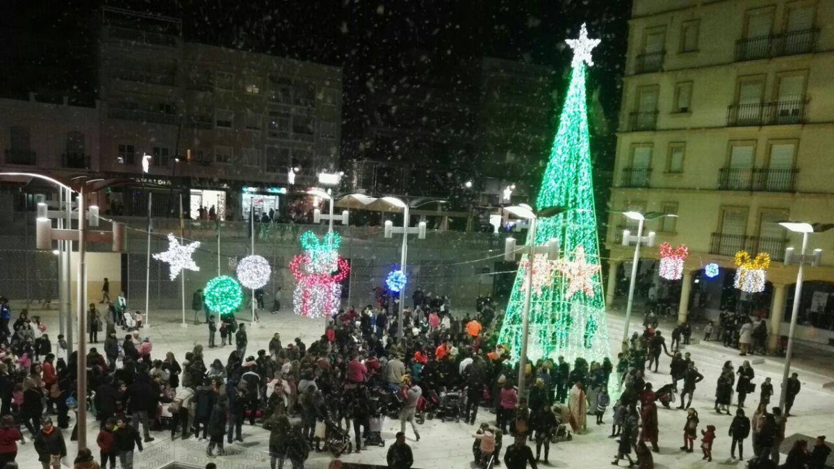 Gentío en la Plaza Pedro Gea la pasada Navidad.