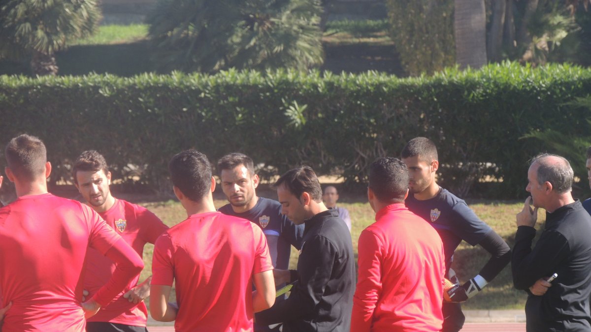 Primera charla de Fran Fernández al Almería.