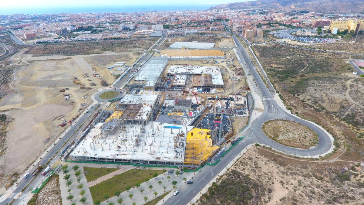 Vista aérea de los trabajos del centro ubicado en las proximidades del Hospital Torrecárdenas