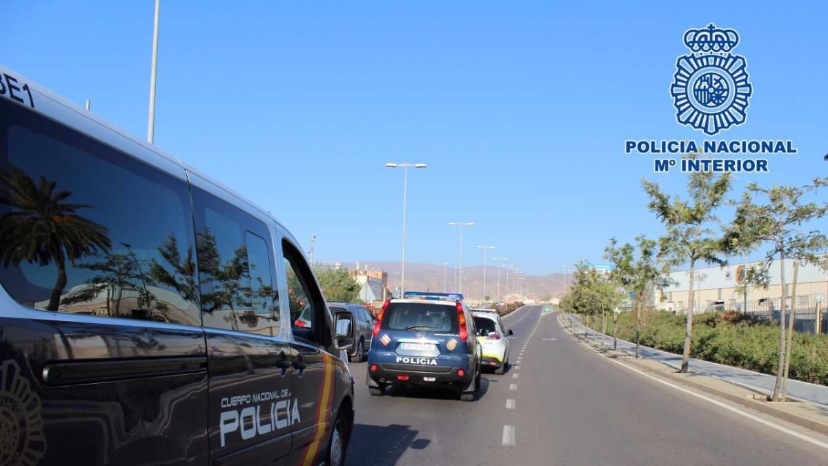 La Policía Nacional ha detenido a tres personas.