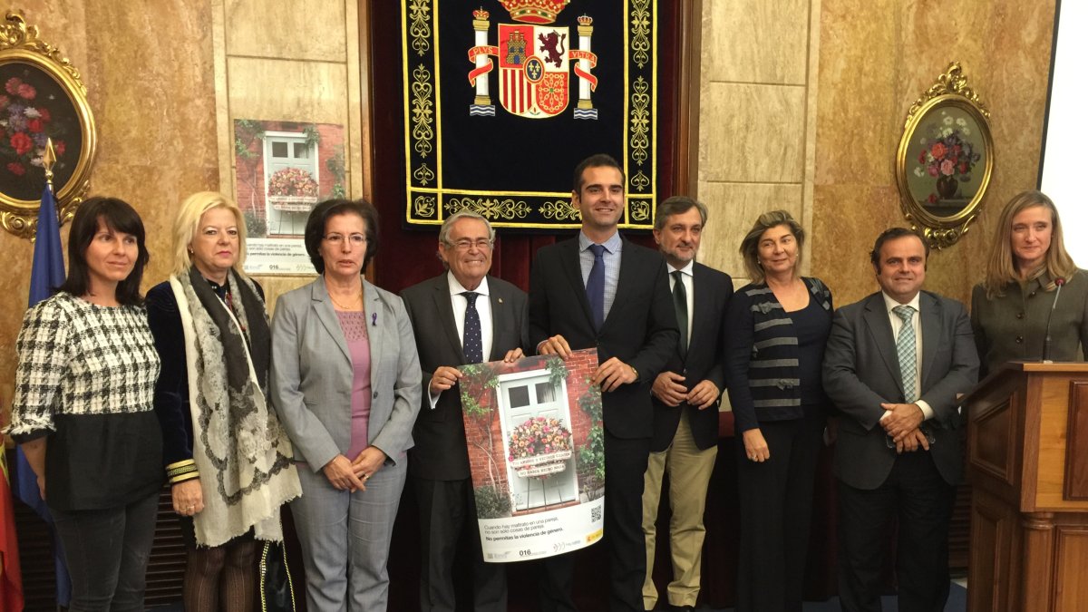 Representantes de las administraciones presentan la campaña contra la violencia de género