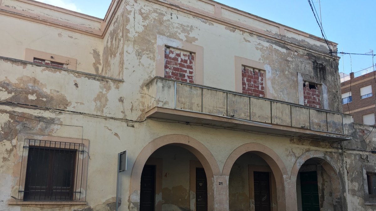 Edificio de los sindicatos, ubicado en Ramón y Cajal.