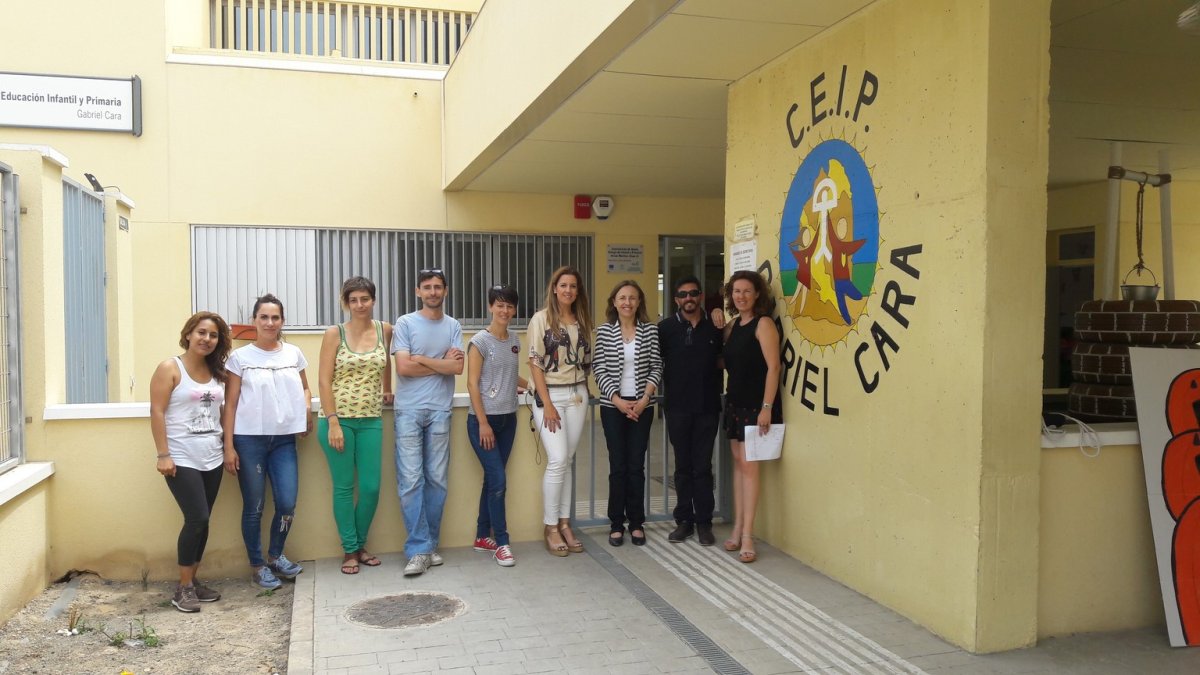 Visita de la delegada de Educación, Francisca Fernández, al centro roquetero.