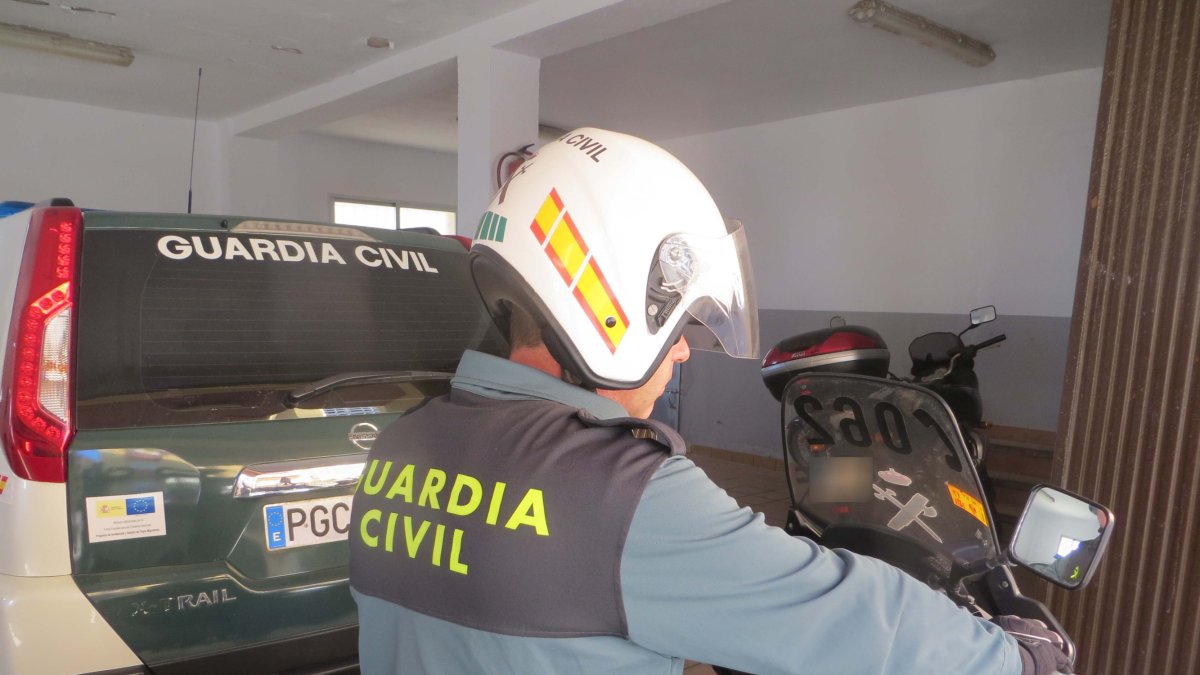 Agentes de la Guardia Civil han detenido al atracador.