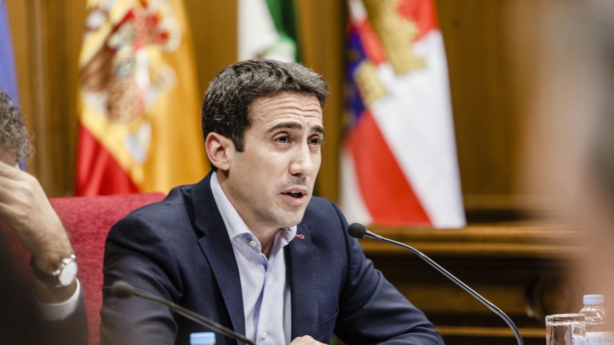 Diputado Óscar Liria durante el Pleno de ayer.