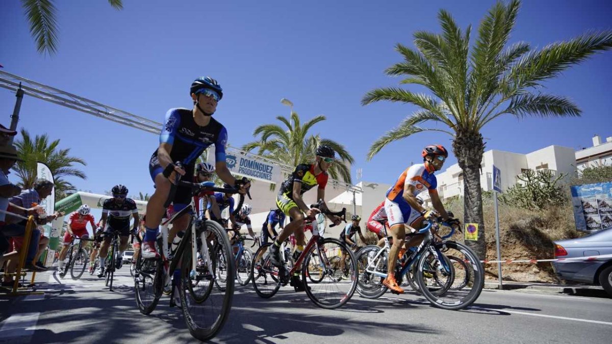 Los grandes del pedal van a rodar por un trazado urbano en Cuevas.