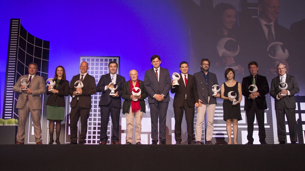 Los premiados posaron al finalizar el acto con sus galardones.