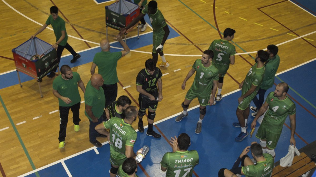 Piero dando instrucciones.