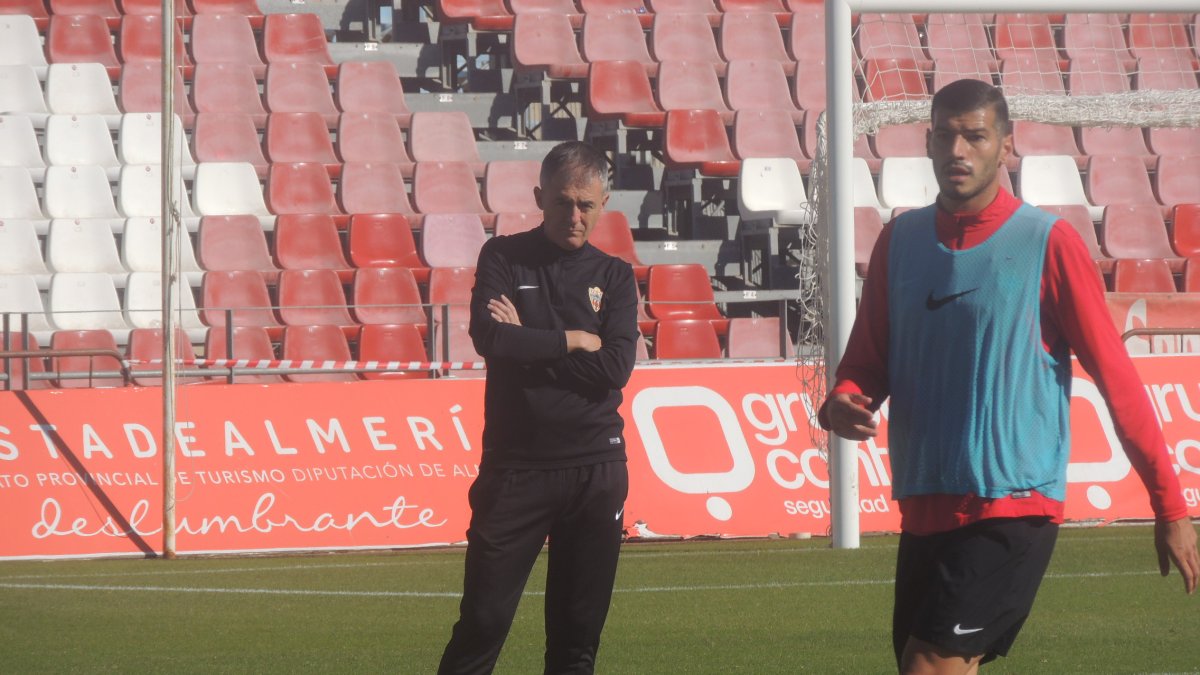 No te cruces de brazos con el Almería Lucas.