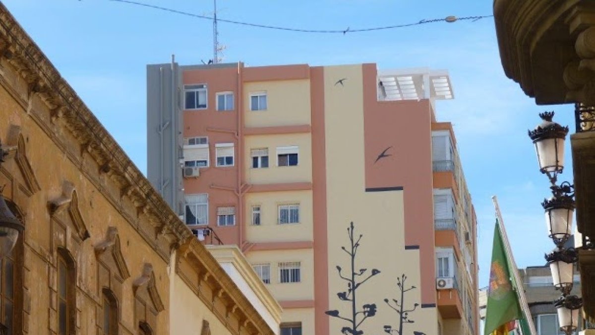 Medianera rehabilitada ya dentro de la primera convocatoria de ayudas que se realizó por el Ayuntamiento de Almería