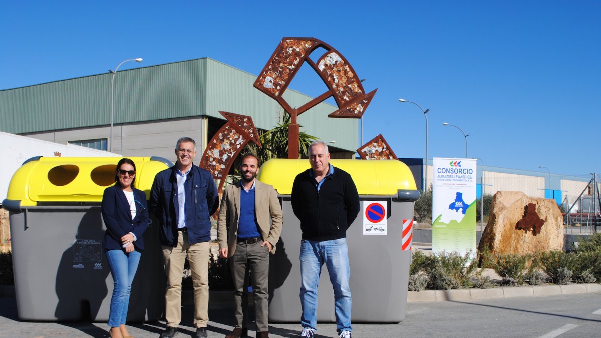 Presentación de los nuevos contenedores en la sede del Consorcio.