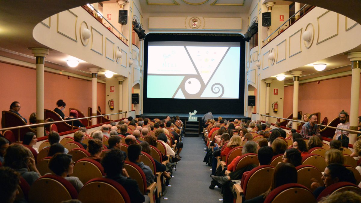 El Teatro Apolo, lleno ayer para ver los cortos.