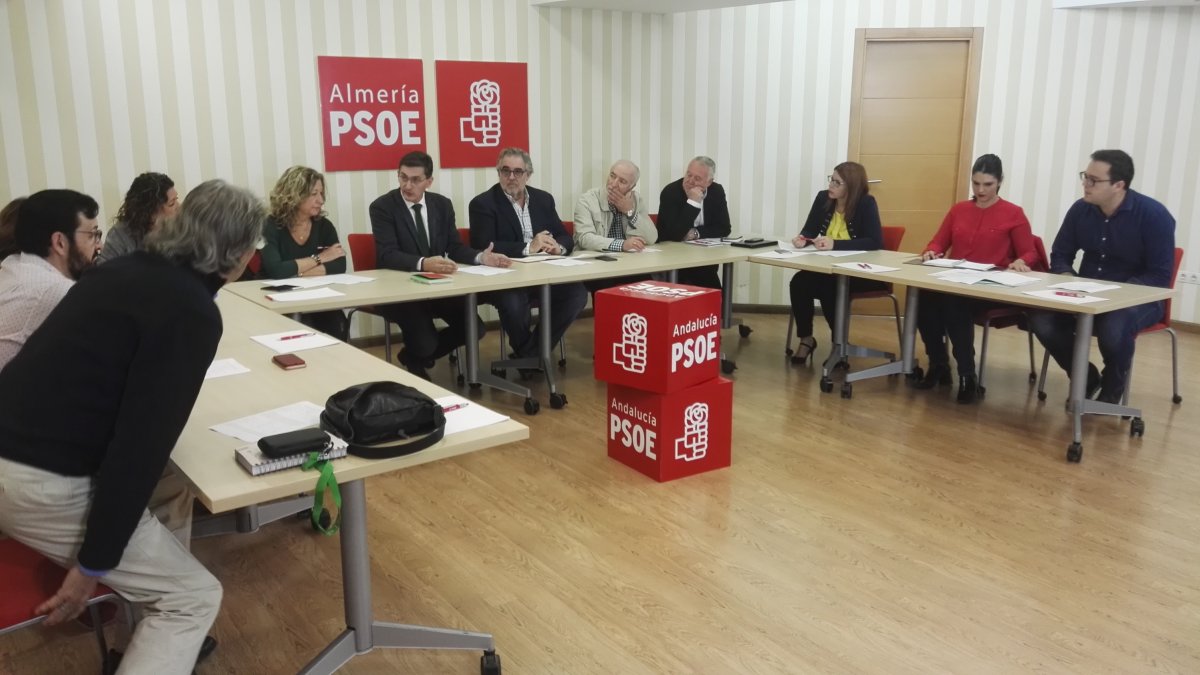 Reunión del PSOE con la Mesa del Tren.