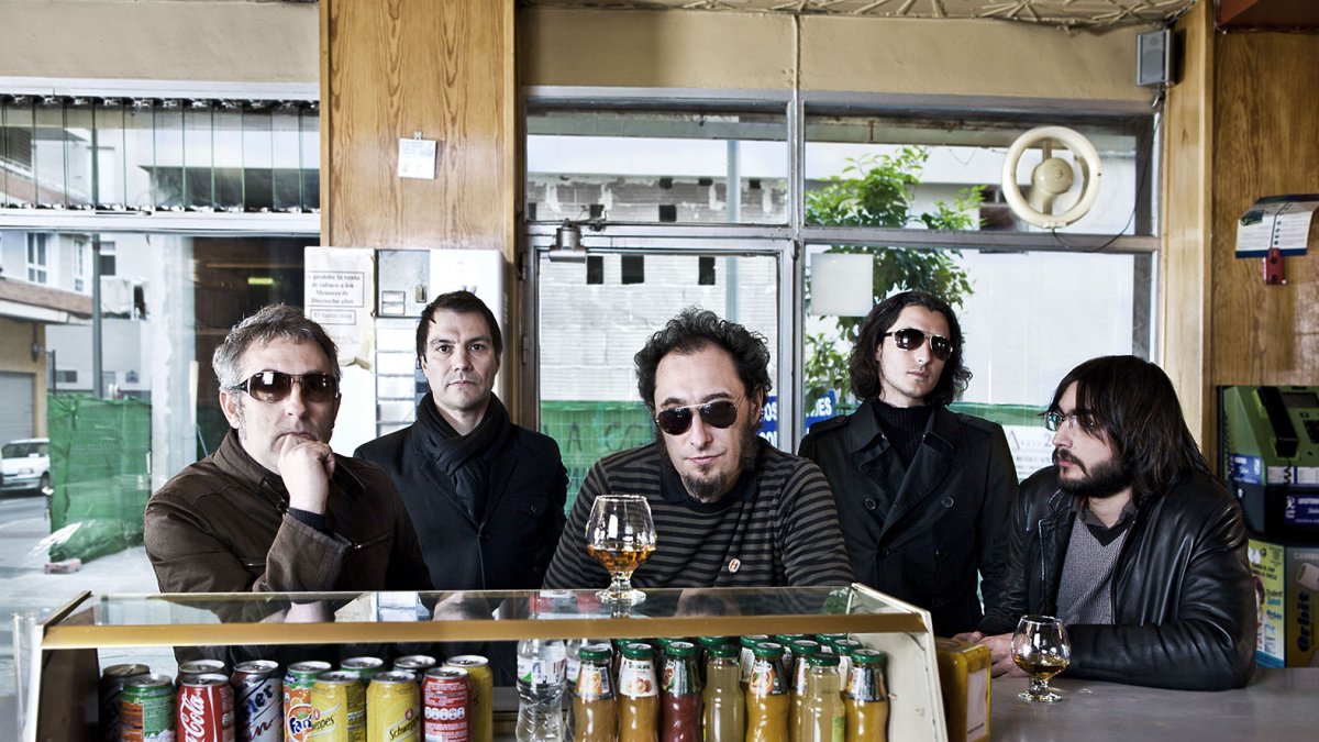 Imagen promocional de la banda granadina Los Planetas.