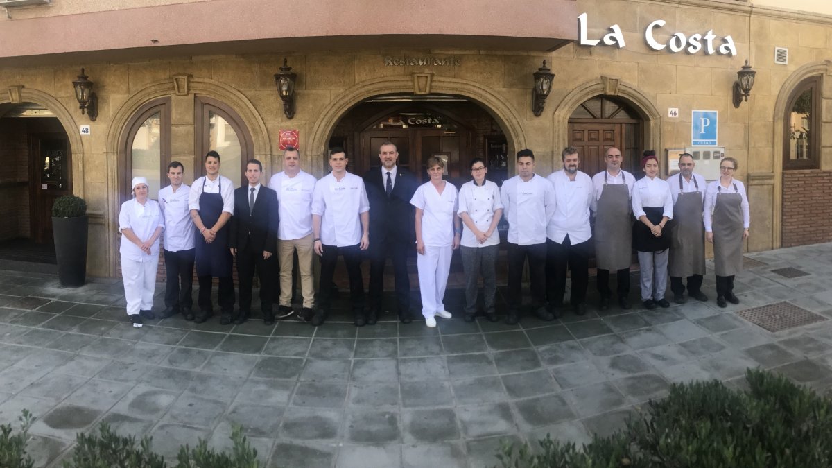 Equipo del restaurante La Costa, de El Ejido.