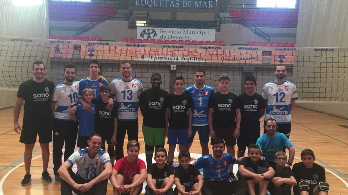 Los mayores con sus alumnos.