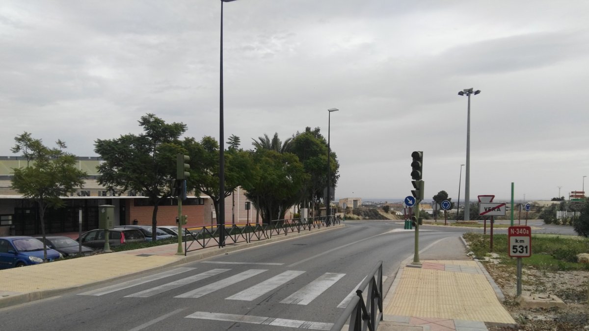 Carretera N-340 a su paso por el Pabellón Blas Infante, zona del accidente.