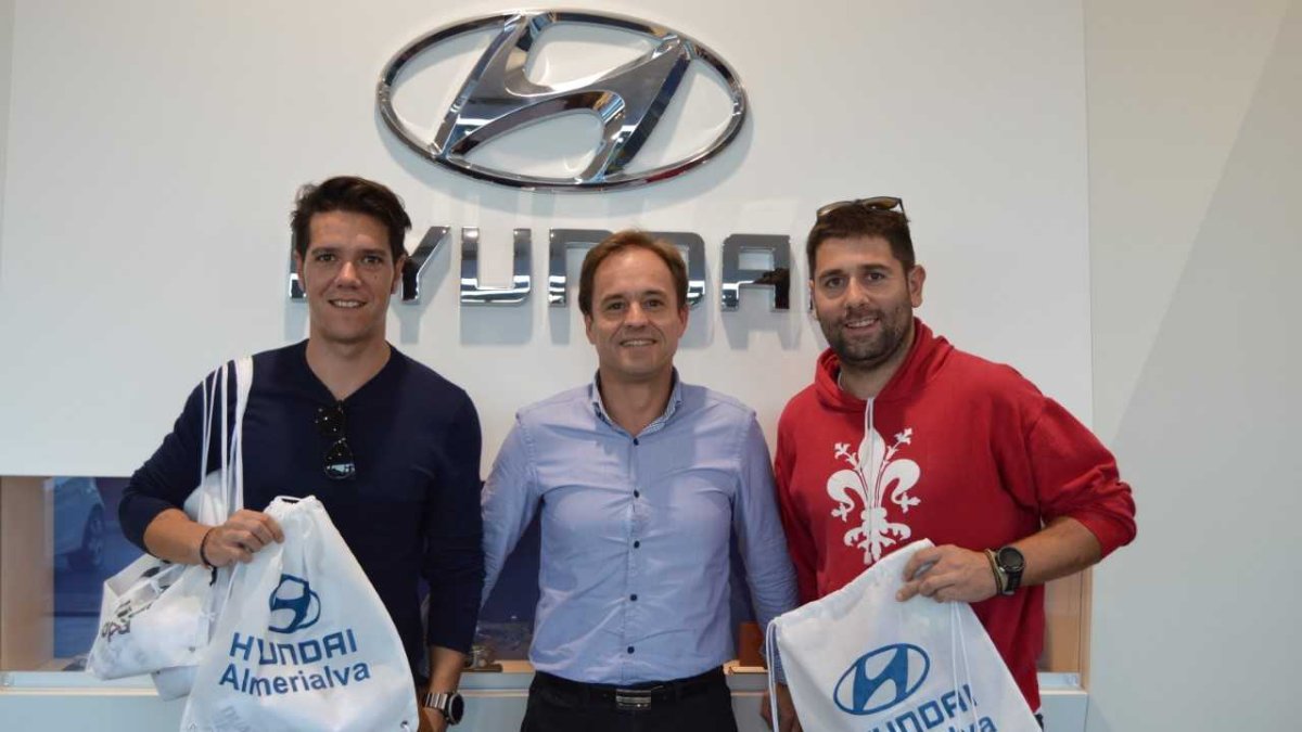El concesionario Hyundai fue el punto de encuentro para los deportistas.