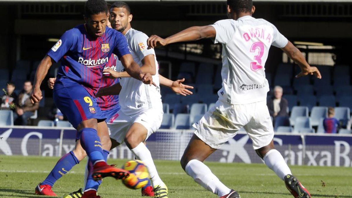Primer punto con la camiseta blanca.