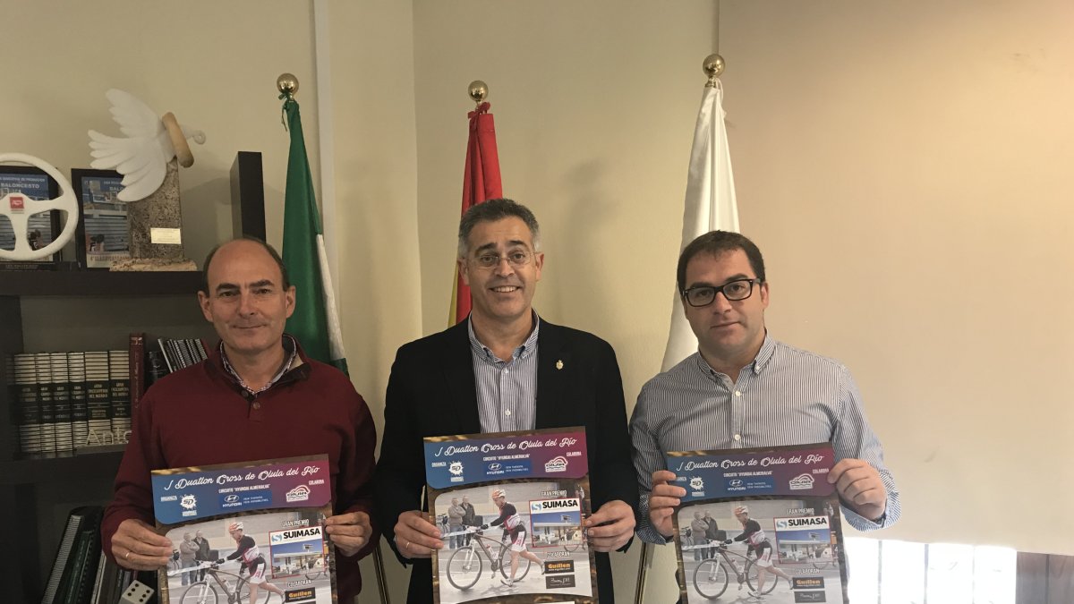 Antonio Martínez, gerente de Suimasa, Antonio Martínez, alcalde de Olula y el concejal Mario Galera.