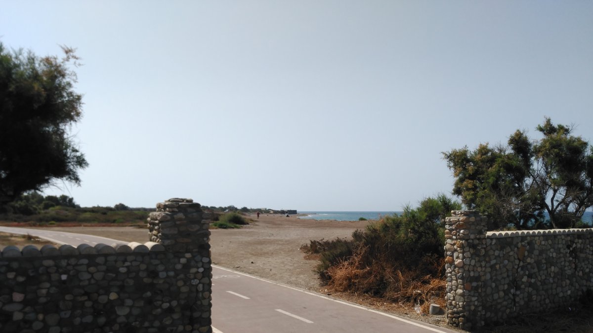 Imagen de la zona por la que se va a prolongar el paseo marítimo