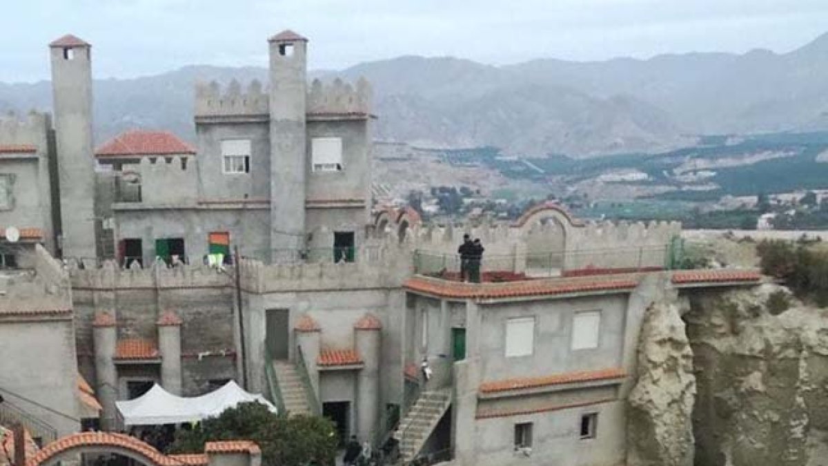 Edificio en el que entraron los agentes de la Guardia Civil y donde, según los vecinos, se ejercía la prostitución.