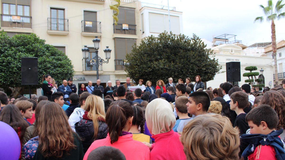 Acto en Huércal-Overa por el 25 de noviembre.