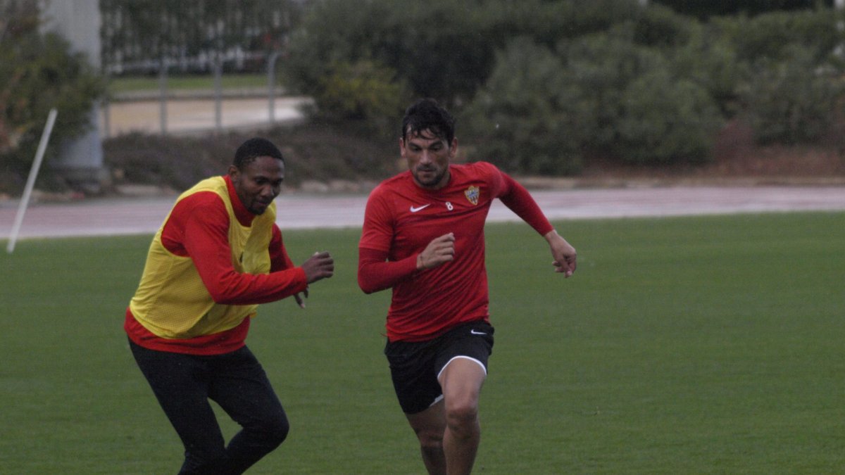 Tino Costa será baja ante Tenerife y Granada.