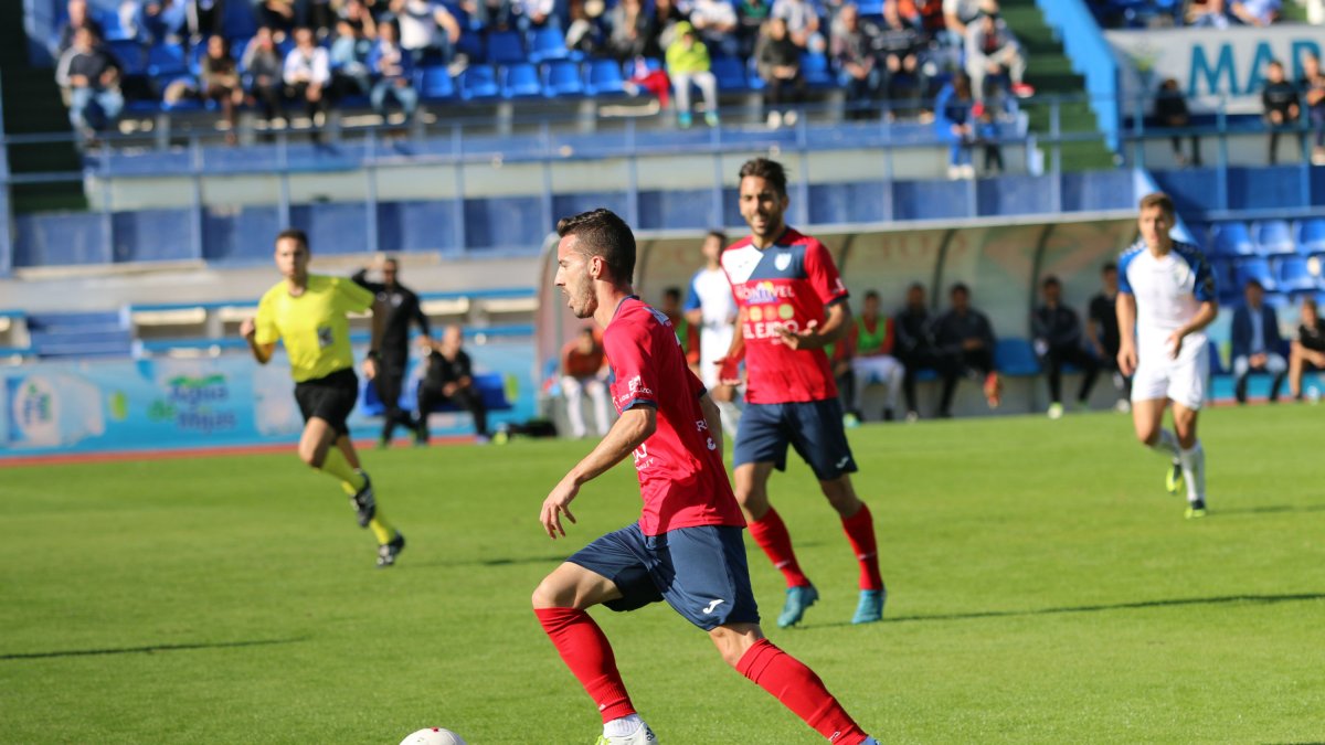 Álvaro Ocaña en un partido con el CD El Ejido.