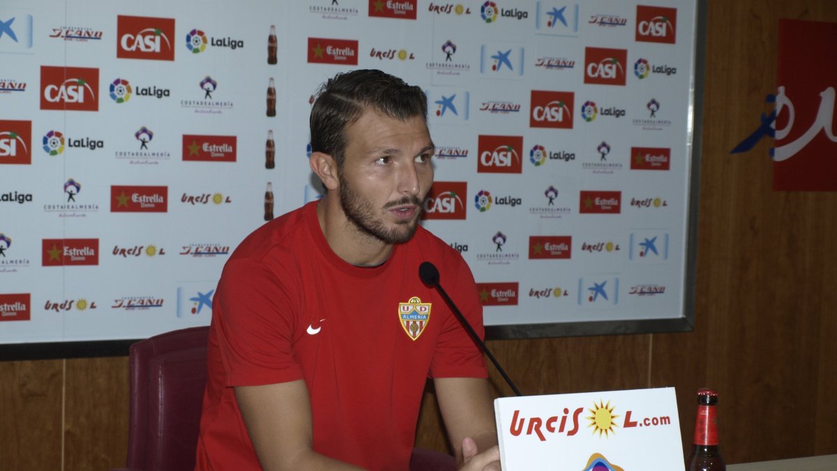 Marco Motta en rueda de prensa.