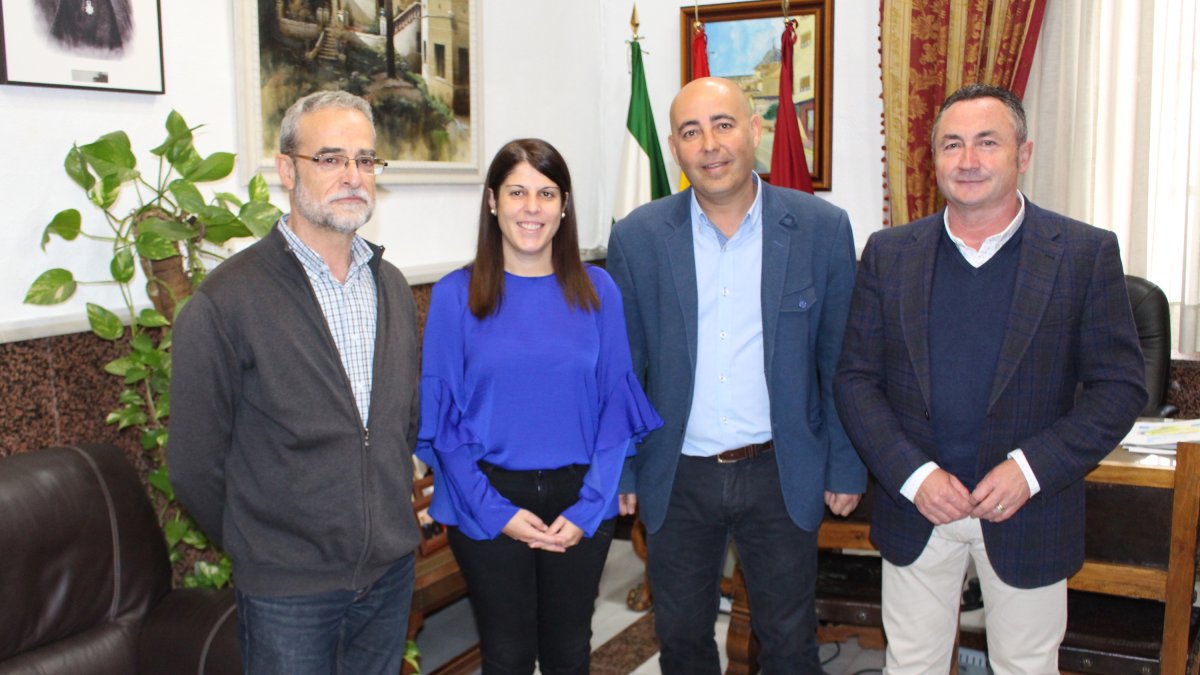 El alcalde y la edil huercalense con los responsables murcianos de las vías verdes.