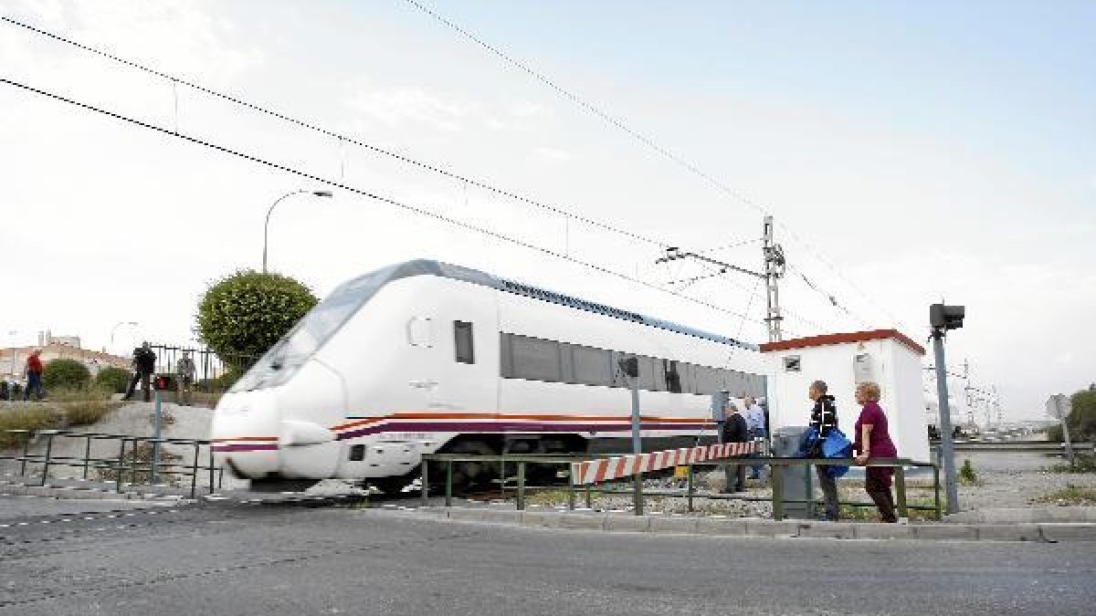 Se procederá al soterramiento del paso a nivel.