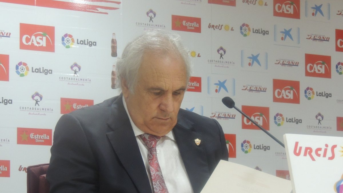 Alfonso García debe garantizar el futuro del Almería.