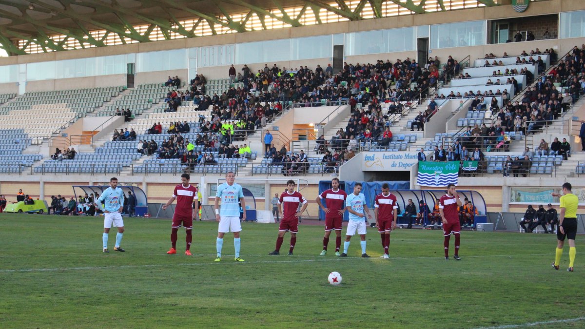 Lolo González antes de lanzar un penalti que esta vez se fue fuera.