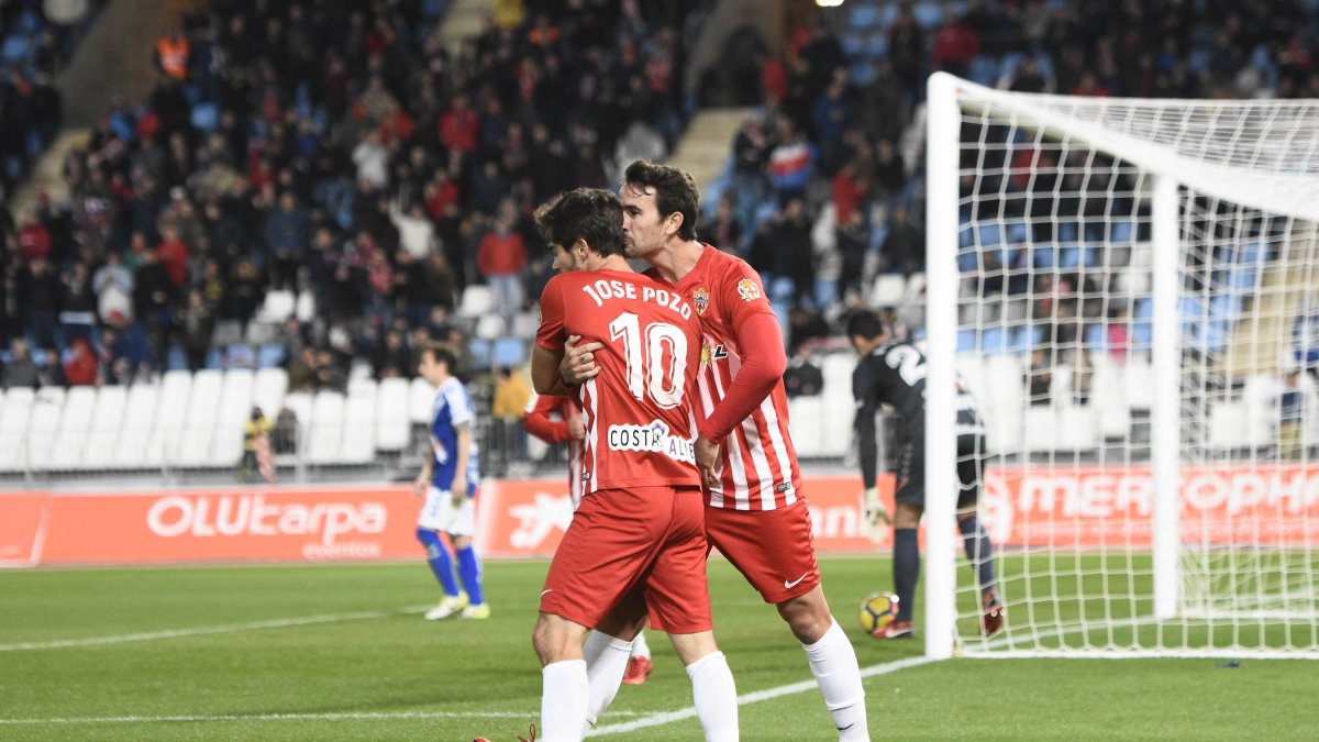 Juan Muñoz da un beso al cerebro del Almería.