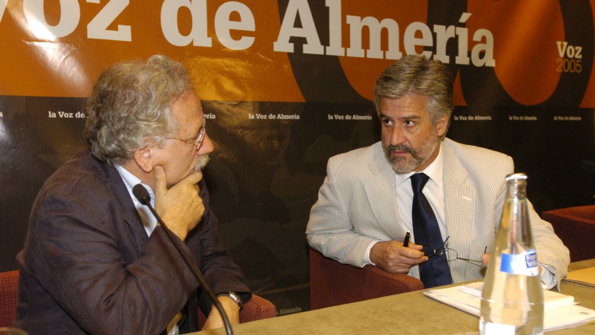 Manuel Marín y José Luis Martínez, editor de LA VOZ.