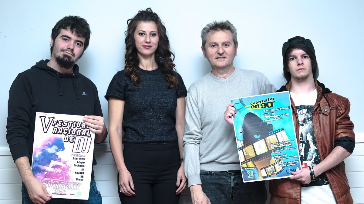 Los vencedores Alejandro López (DJ) y Carlos Velasco (Cuéntalo), con Ioana Picior y Luis Serrano.