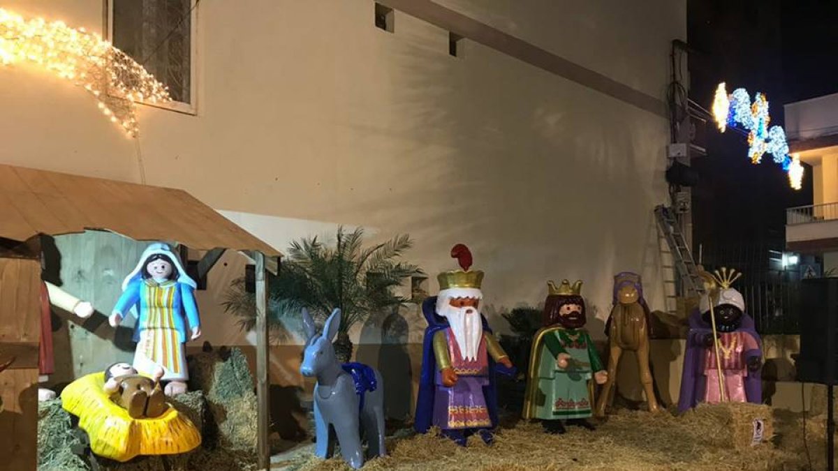 Belén de figuras de Playmobil instalado en Cuevas.