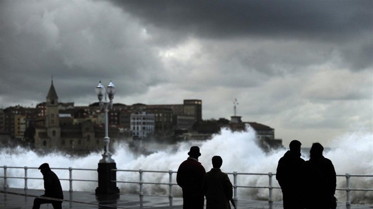 Se esperan vientos de hasta 100 kilómetros por hora.